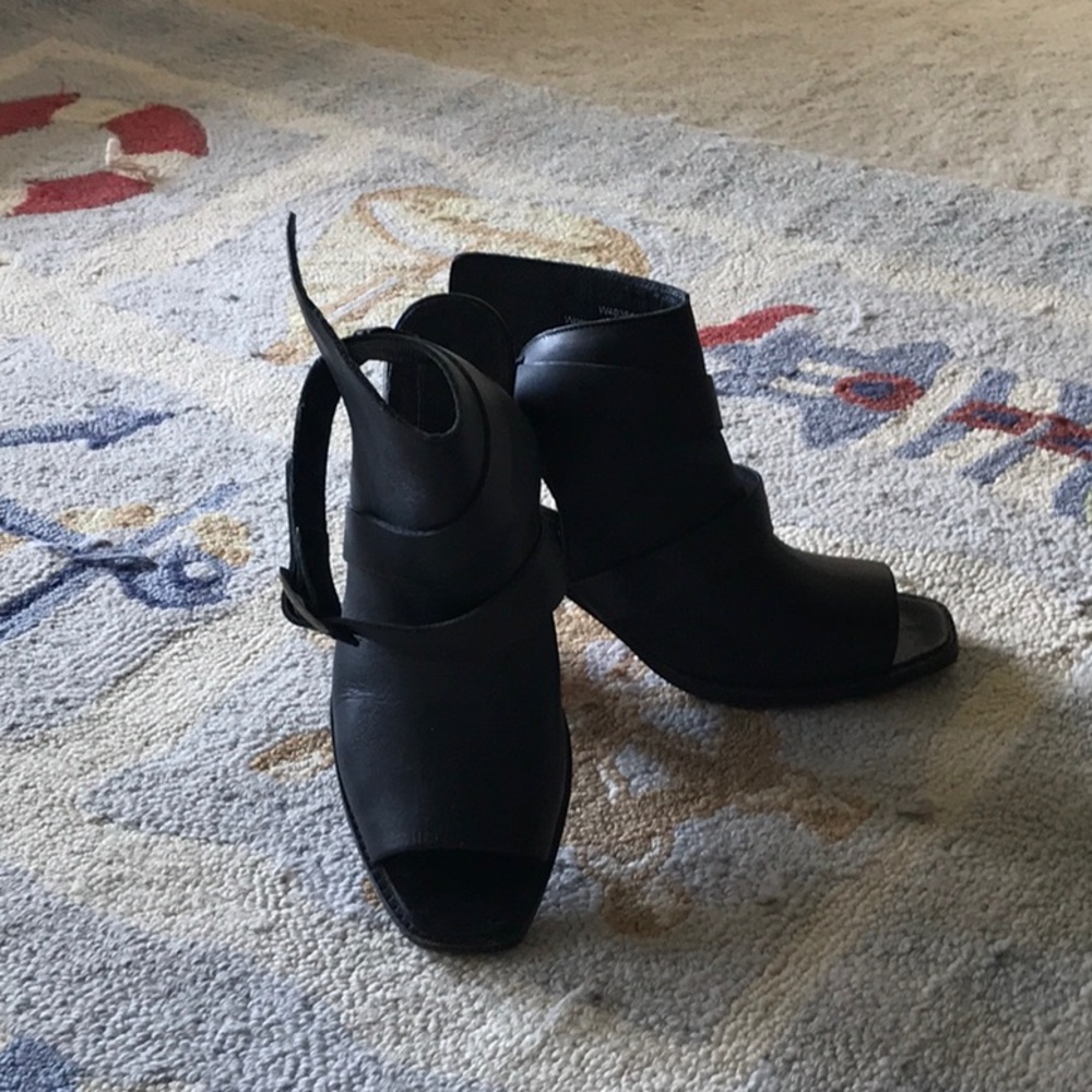 Women’s sandals